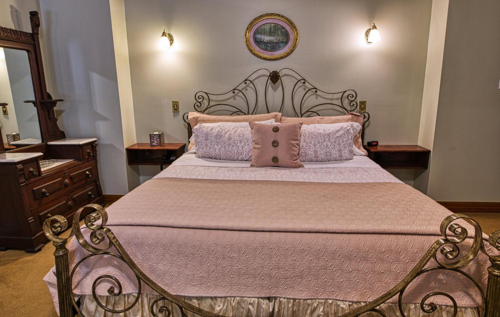 Rockwell Falls Inn And Wine Bar Lake Luzerne Quarto foto