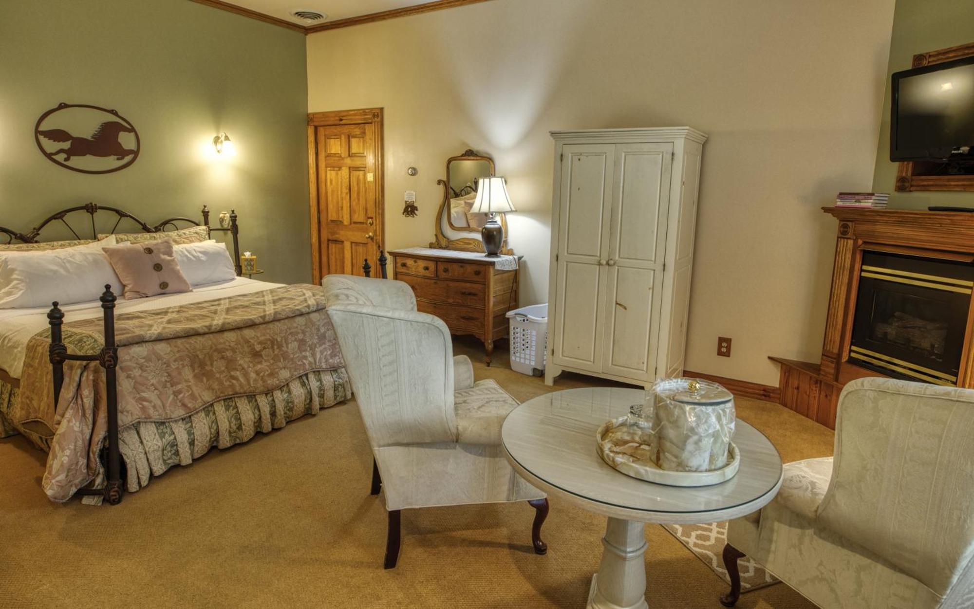 Rockwell Falls Inn And Wine Bar Lake Luzerne Quarto foto