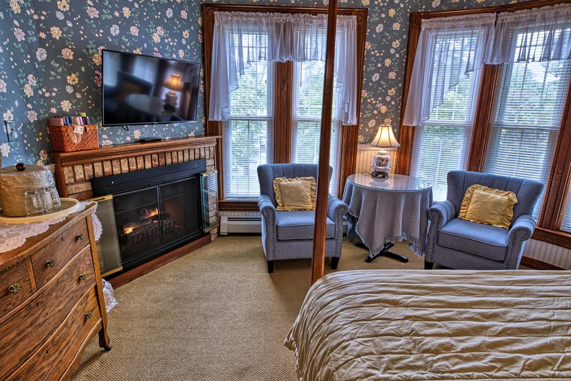 Rockwell Falls Inn And Wine Bar Lake Luzerne Quarto foto