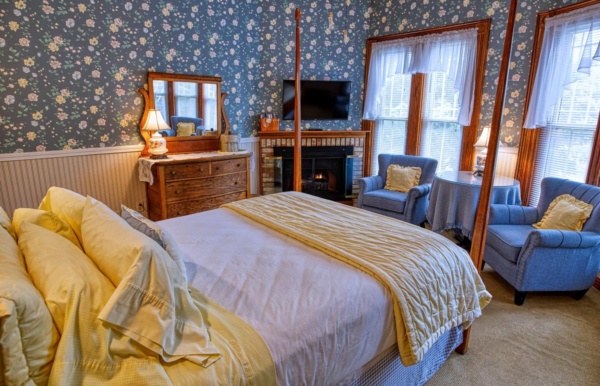 Rockwell Falls Inn And Wine Bar Lake Luzerne Quarto foto