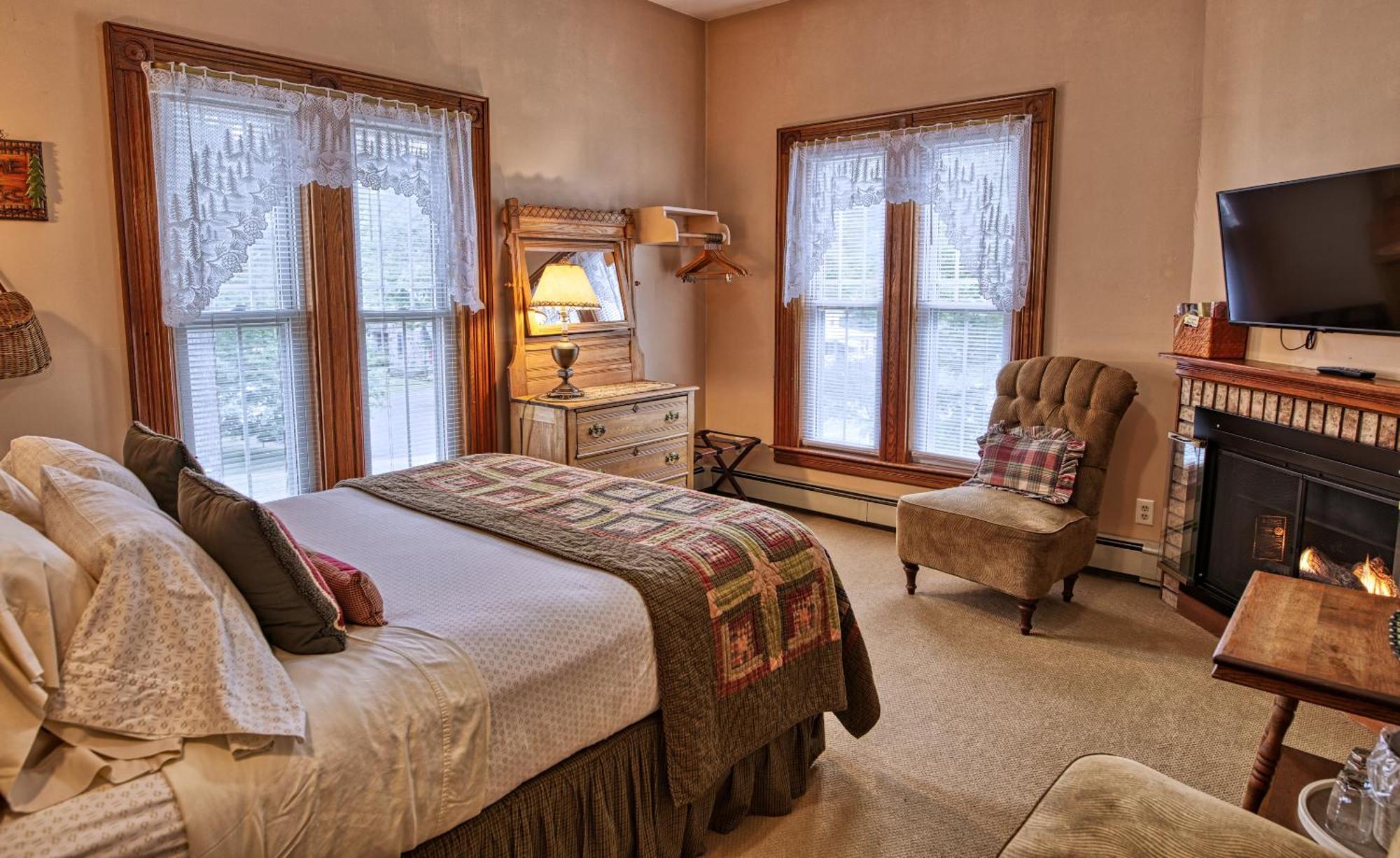 Rockwell Falls Inn And Wine Bar Lake Luzerne Quarto foto