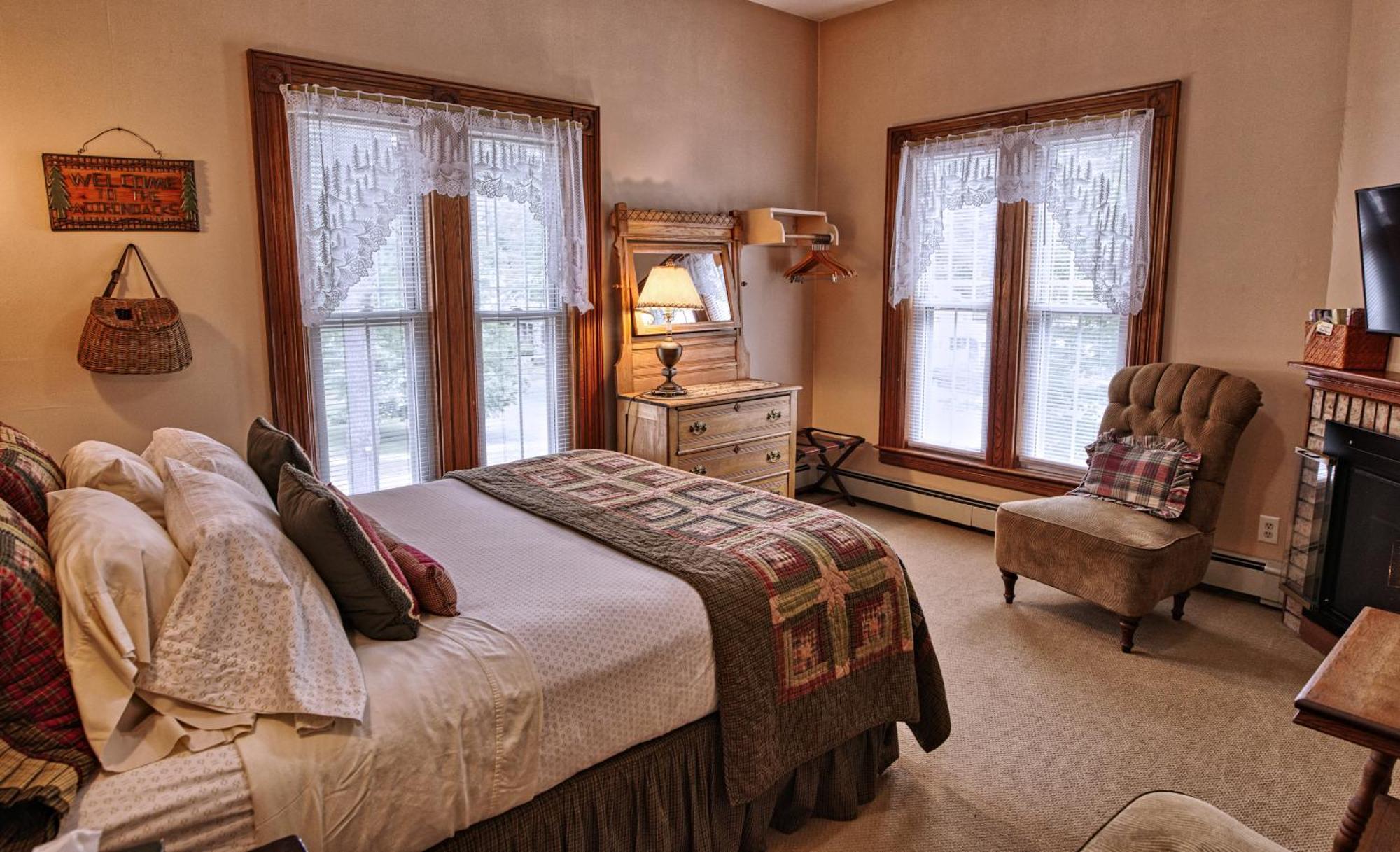 Rockwell Falls Inn And Wine Bar Lake Luzerne Quarto foto
