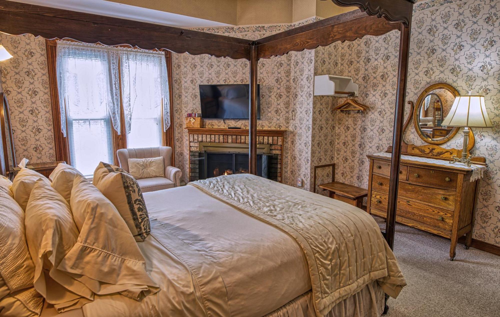 Rockwell Falls Inn And Wine Bar Lake Luzerne Quarto foto
