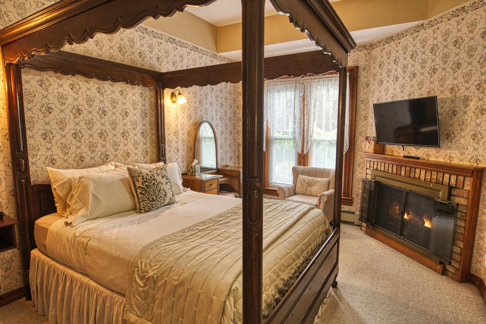Rockwell Falls Inn And Wine Bar Lake Luzerne Quarto foto