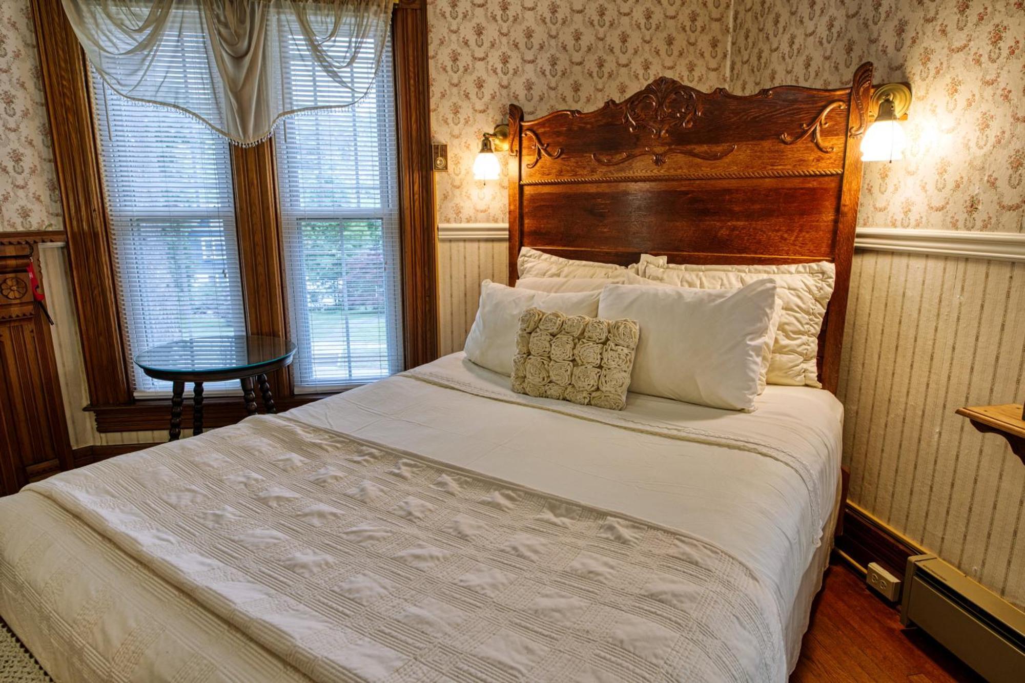 Rockwell Falls Inn And Wine Bar Lake Luzerne Quarto foto