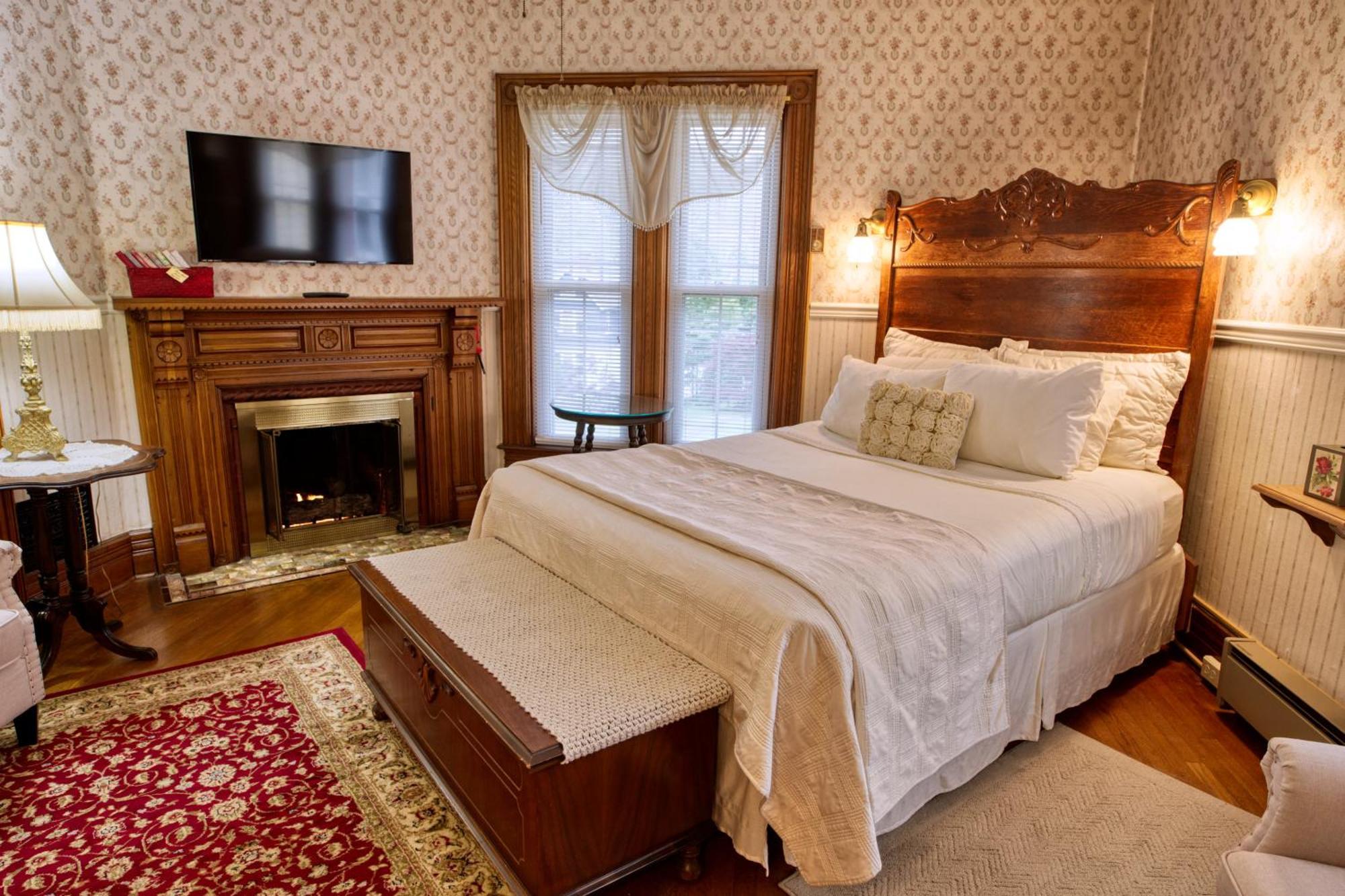 Rockwell Falls Inn And Wine Bar Lake Luzerne Quarto foto