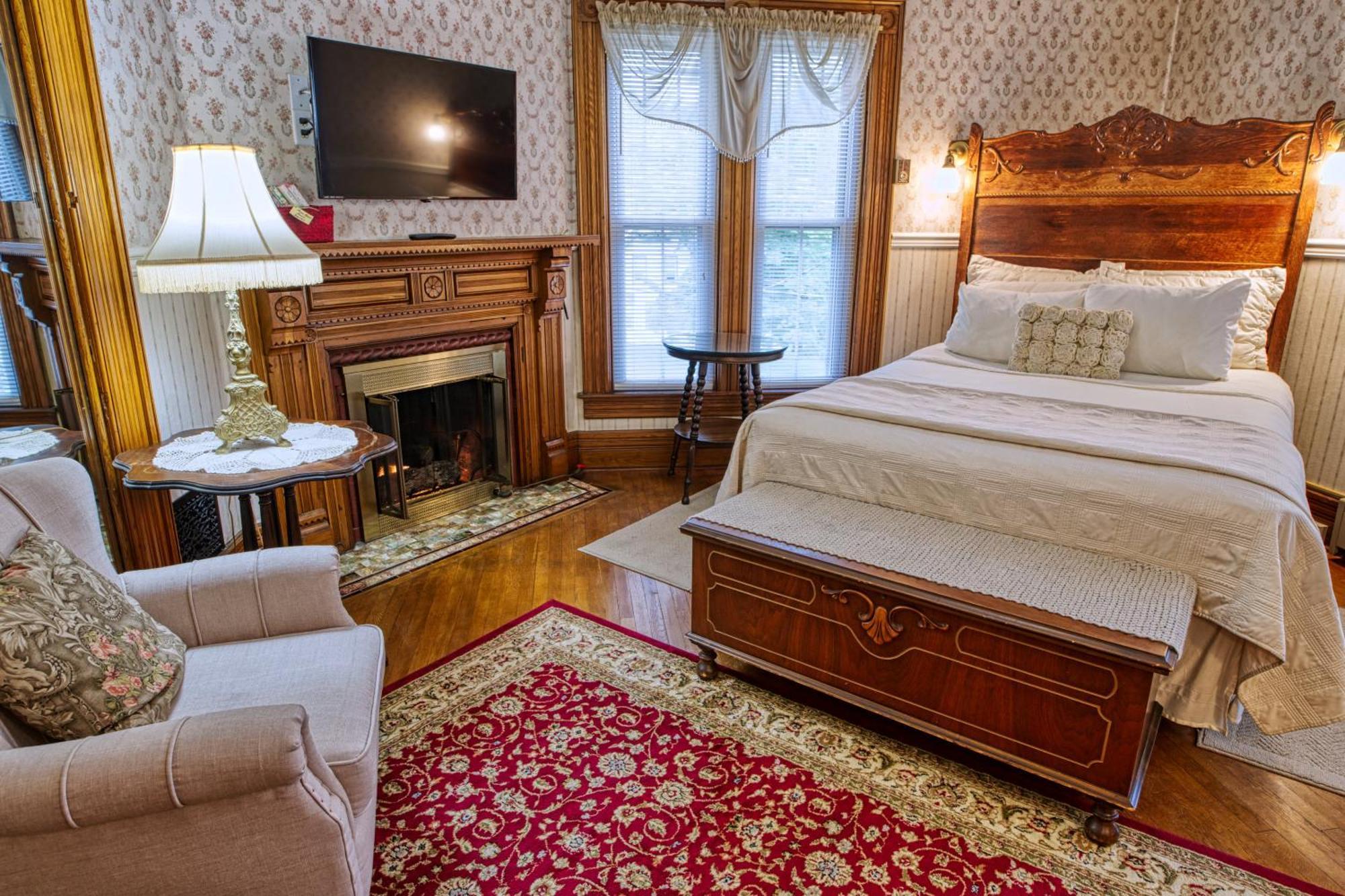 Rockwell Falls Inn And Wine Bar Lake Luzerne Quarto foto