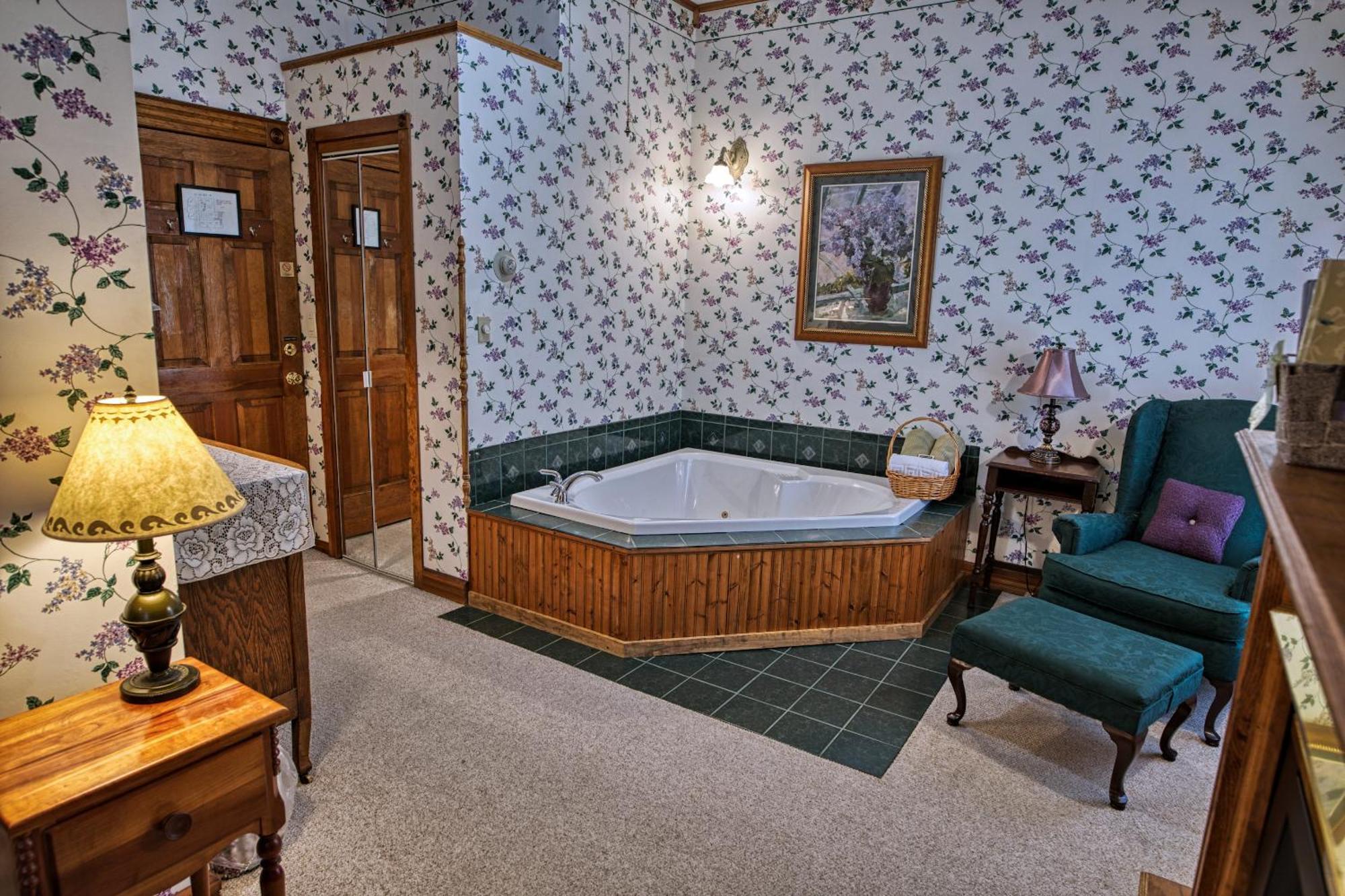 Rockwell Falls Inn And Wine Bar Lake Luzerne Quarto foto