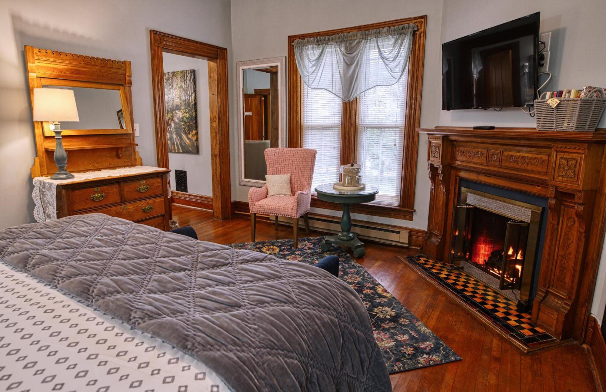 Rockwell Falls Inn And Wine Bar Lake Luzerne Quarto foto