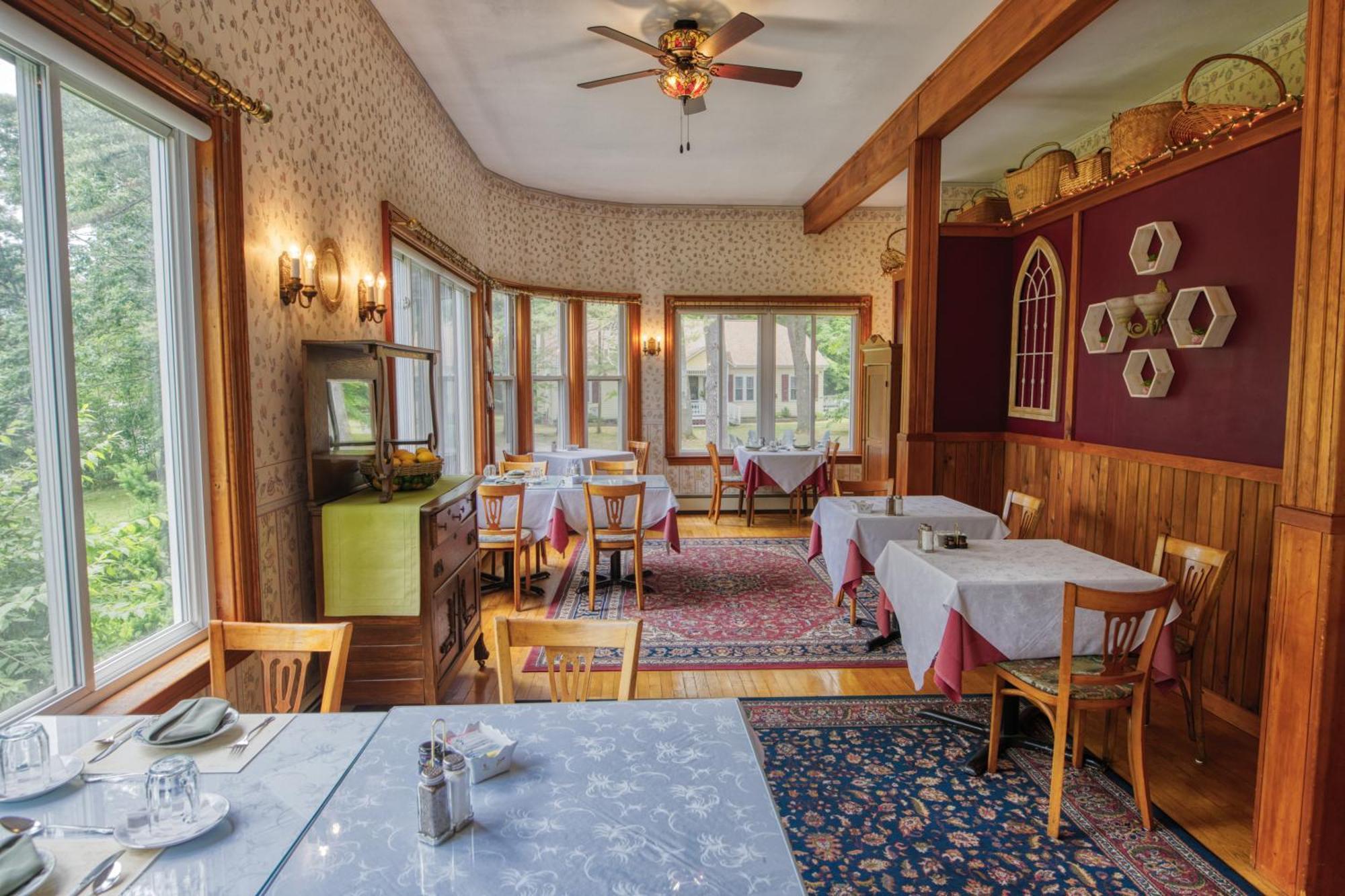 Rockwell Falls Inn And Wine Bar Lake Luzerne Exterior foto